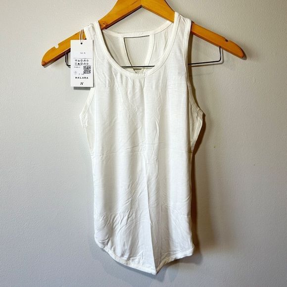 Size XS  -  NWT Halara asymmetric hem casual White Tank Tops - Picture 1 of 2